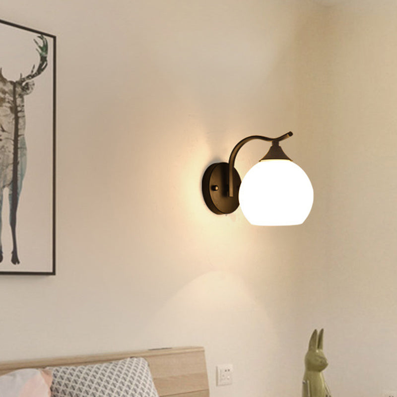 Lámpara de pared de cúpula de vidrio opalino satinado estilo sencillo para pasillo
