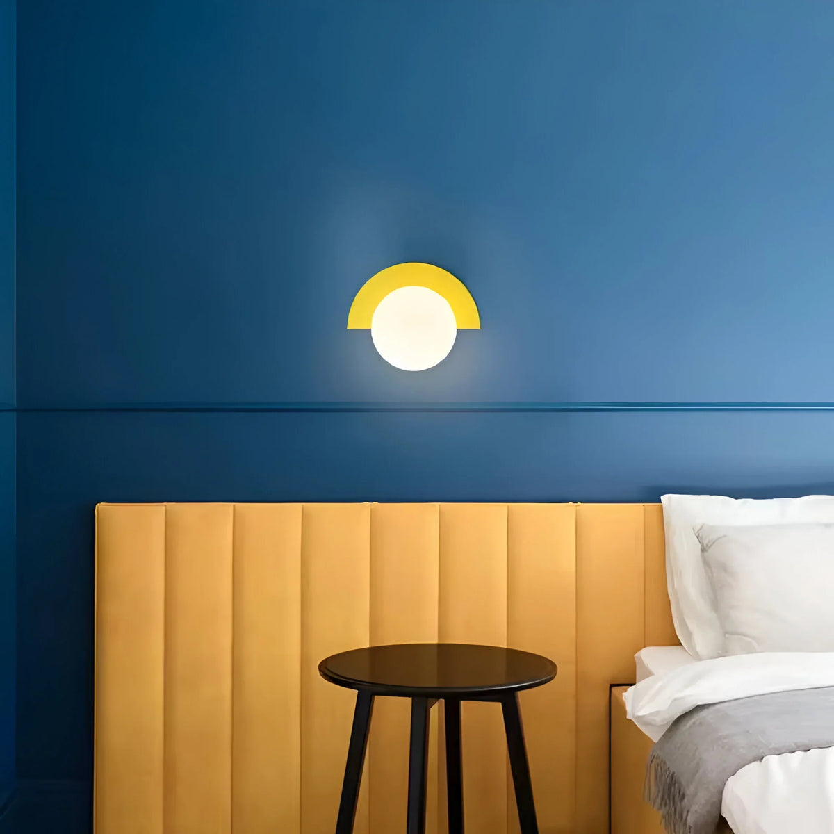 LumiGlow – Lámpara de Pared Semicircular Moderna