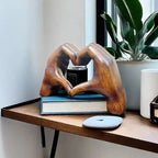 Escultura en Forma de Corazón: Arte Moderno con un Toque Romántico