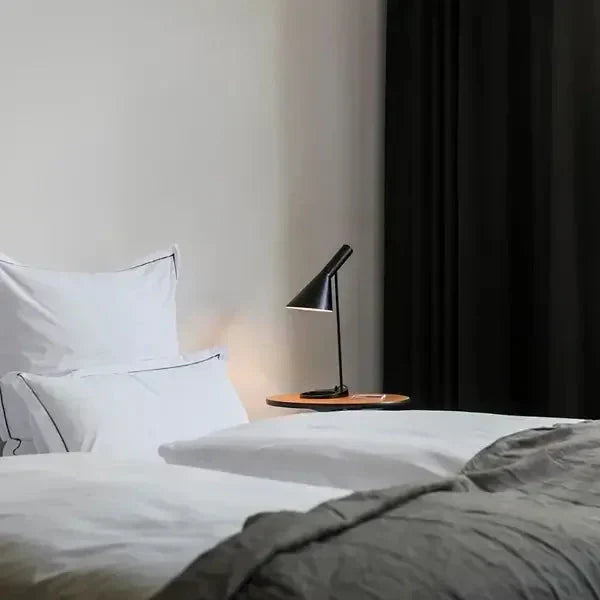 Norvia | Lámpara de escritorio LED de diseño moderno