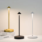 Lámpara de mesa de cilindro acrílico de triángulo con simplicidad moderna y LED para la sala de estar