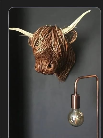 Escultura de una vaca para colgar en la pared