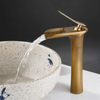 Mezclador de Lavabo de Cascada  Flared Trough – Acabado Mate Ónix