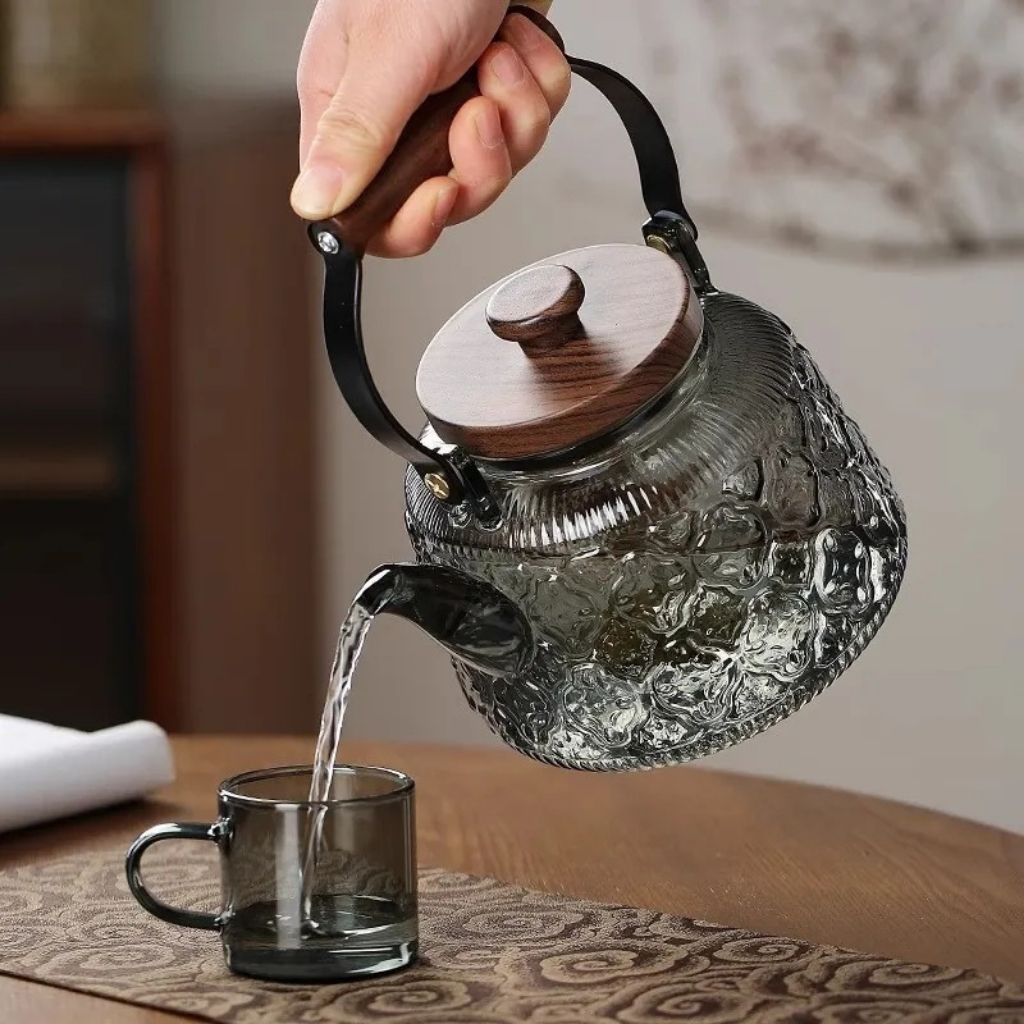 Tetera de Vidrio Zoie con Infusor – Hervidor de Borosilicato Resistente al Calor de 1000ml con Mango de Madera