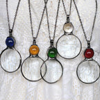 Collar con lupa