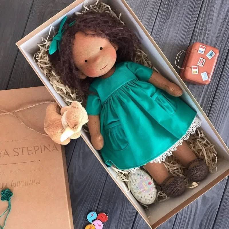 WALDOLLY - Muñeca de algodón Waldorf hecha a mano, diseñada para un juego suave, natural e imaginativo con un encanto minimalista atemporal