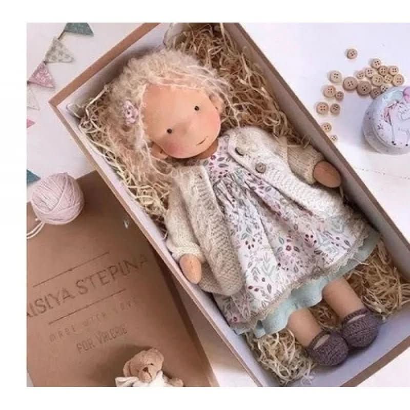 WALDOLLY - Muñeca de algodón Waldorf hecha a mano, diseñada para un juego suave, natural e imaginativo con un encanto minimalista atemporal
