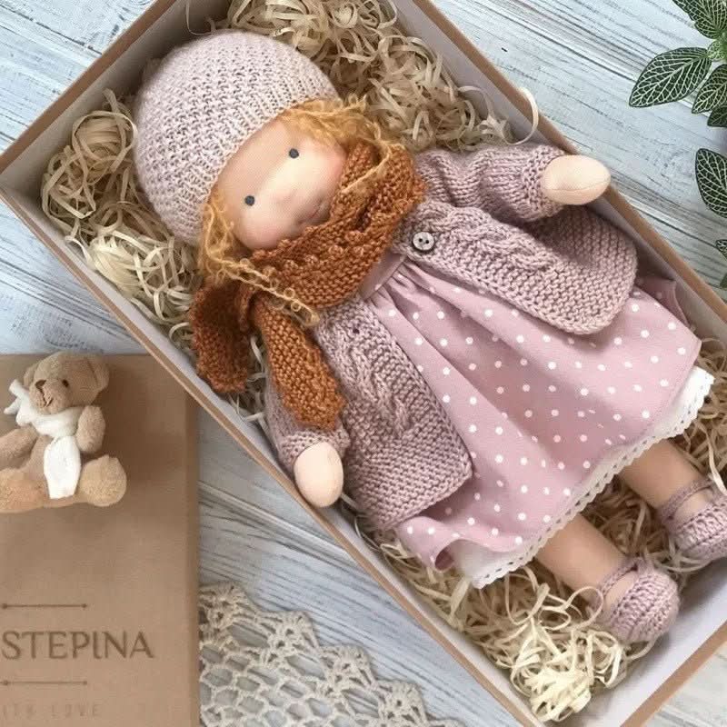 WALDOLLY - Muñeca de algodón Waldorf hecha a mano, diseñada para un juego suave, natural e imaginativo con un encanto minimalista atemporal
