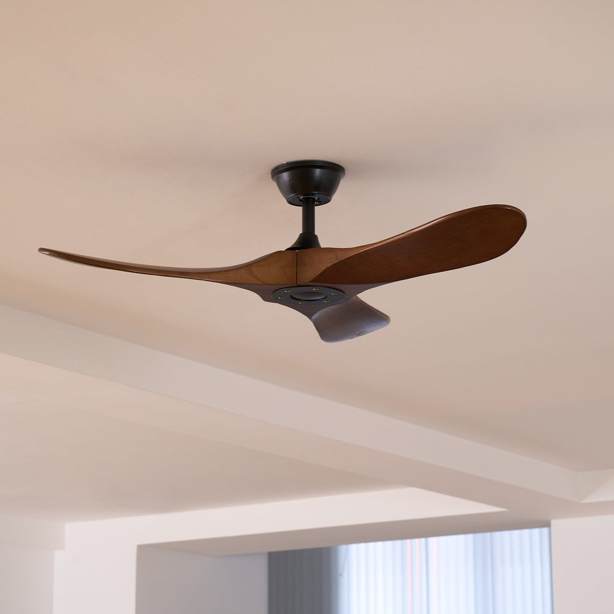 Ventilador de Techo Moderno Leno de Madera de Nogal con Control Remoto
