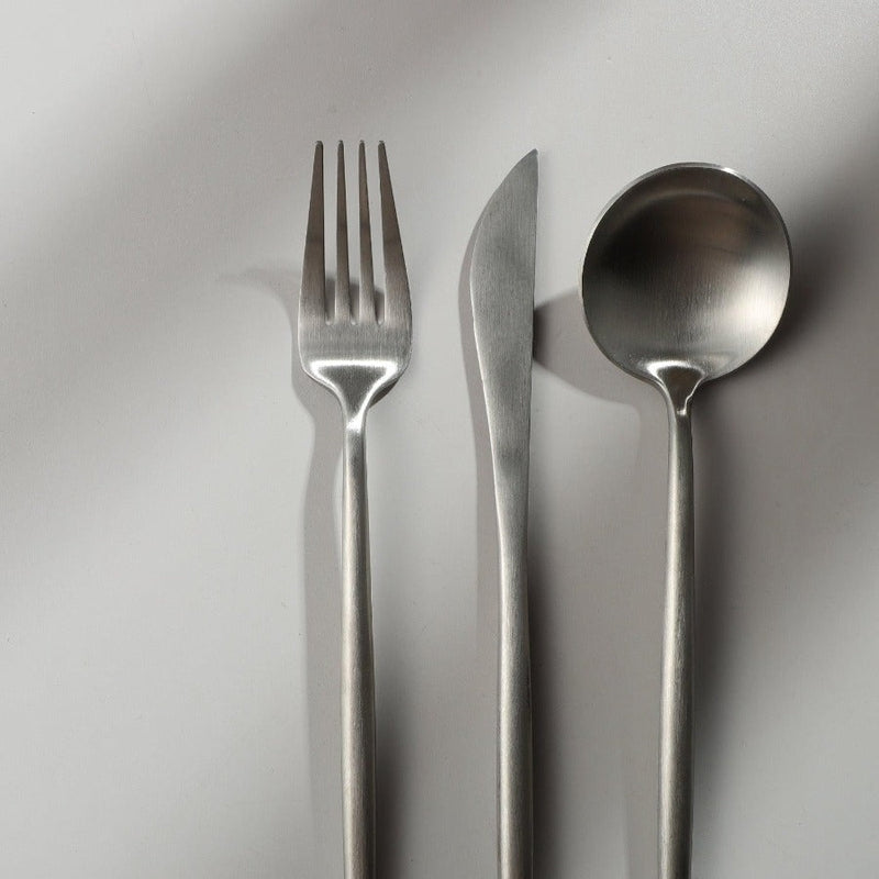 Cubiertos Minimalistas