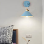 Lámpara de pared retro con cono de metal