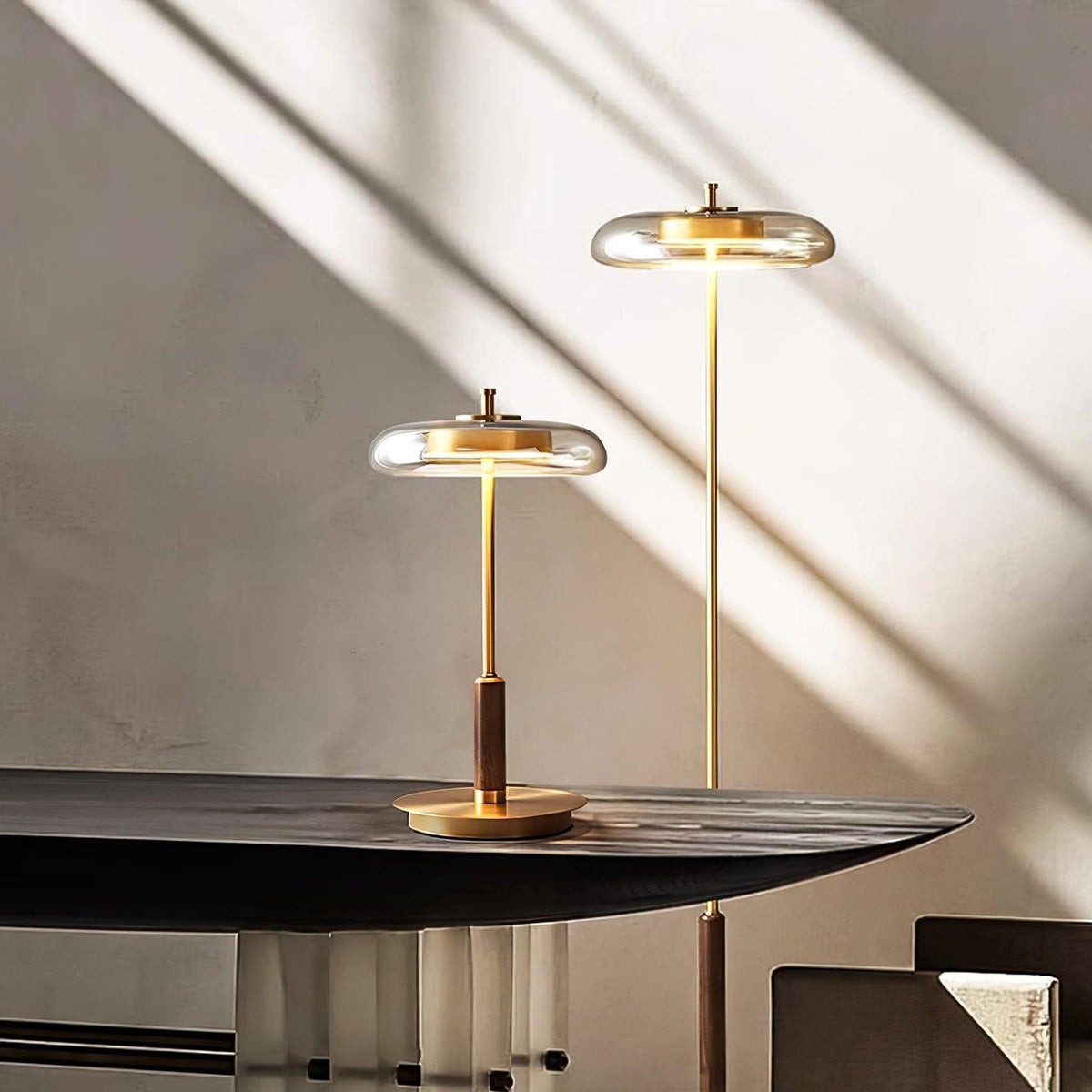 Lumisol | Lámpara de mesa de vidrio y madera