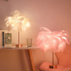 FeatherGlow - Lámpara de noche de avestruz elegante para un ambiente hogareño