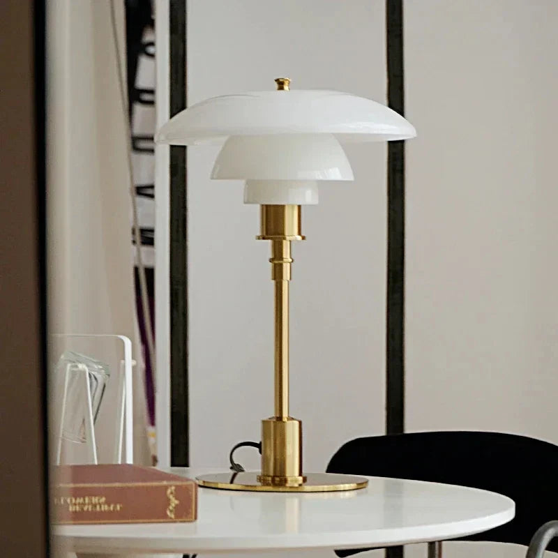 Lámpara de Mesa Bauhaus Ember con Base de Vidrio y Metal