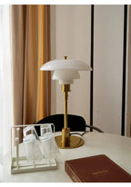 Lámpara de Mesa Bauhaus Ember con Base de Vidrio y Metal