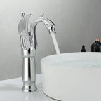 Grifo monomando dorado para fregadero Swan