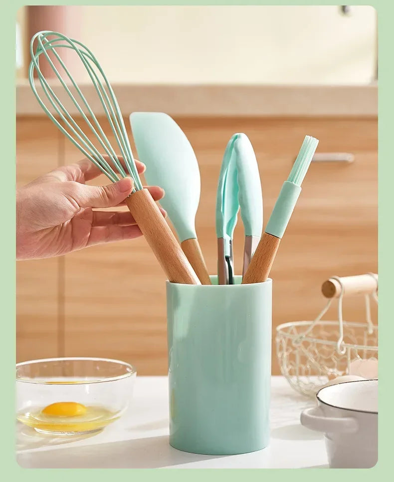 ChefEase – Set de utensilios de cocina de silicona de 12 piezas con mangos de madera
