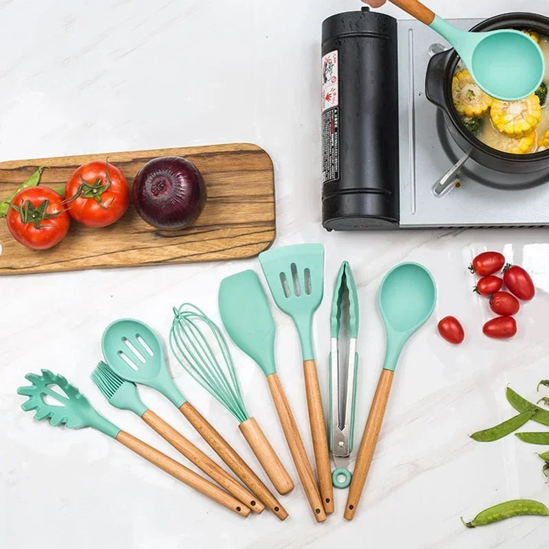 ChefEase – Set de utensilios de cocina de silicona de 12 piezas con mangos de madera