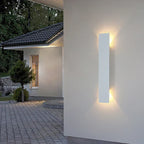 Lámpara de Pared Compacta para Exteriores con Diseño Vertical y Luz LED Cálida