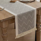 Caminito de Mesa Tejido con Patrón de Zigzag y Flecos para Mesas Elegantes