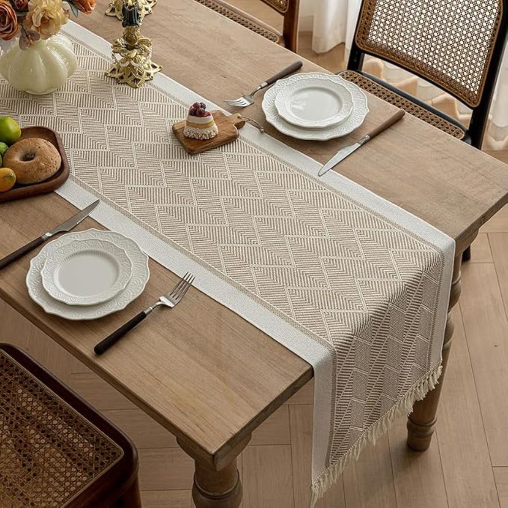 Caminito de Mesa Tejido con Patrón de Zigzag y Flecos para Mesas Elegantes
