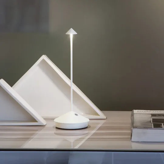 ZenLume | Lámpara de Mesa LED Minimalista - Iluminación Inalámbrica e Impermeable Regulable