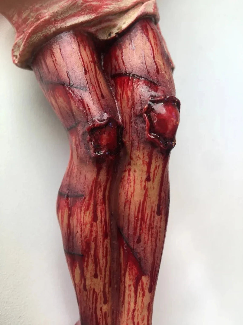 Hecho a Mano - Cruz Realista de Cristo