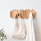 Perchero de pared de madera hecho a mano con diseño escandinavo – Natural y funcional